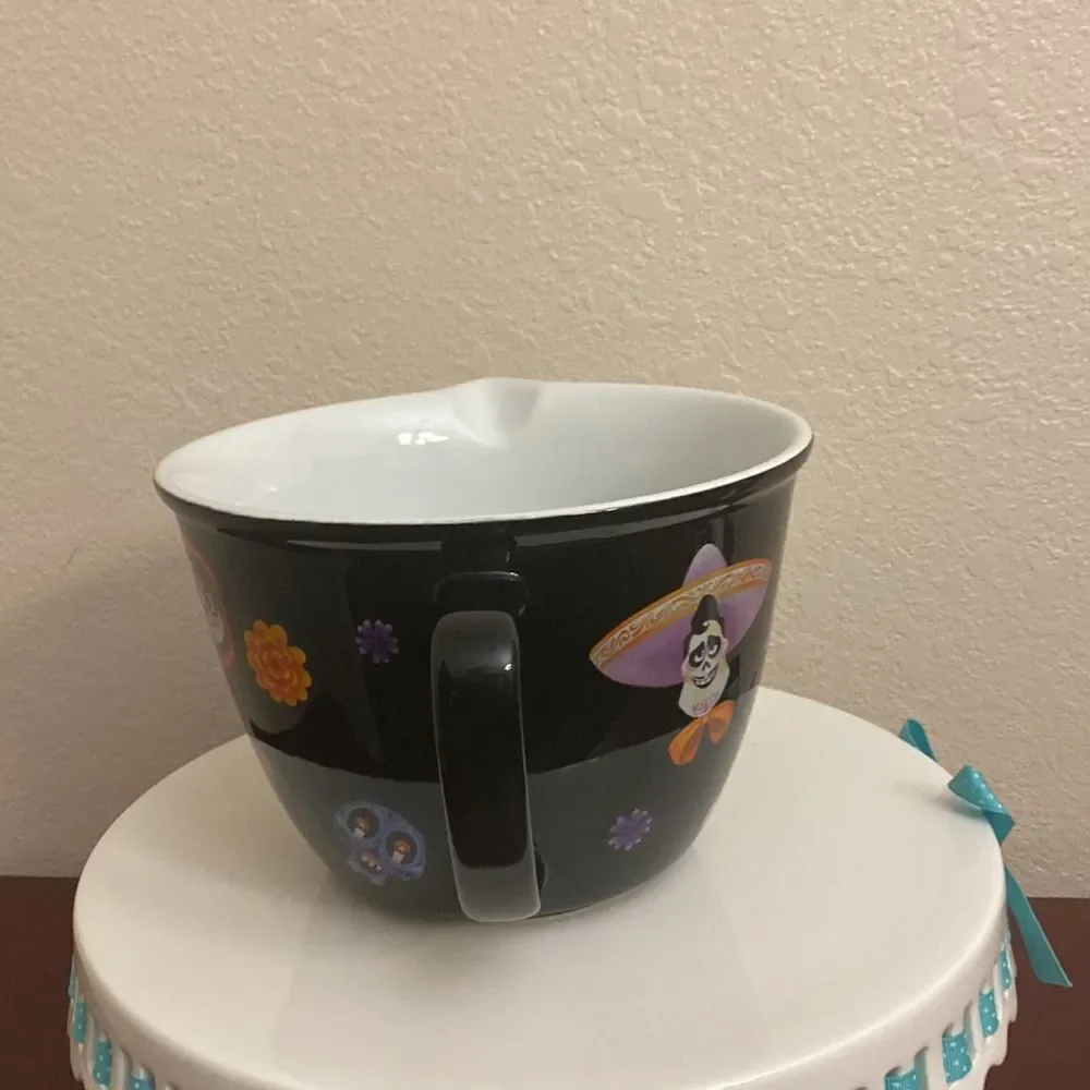 💙❤️ DISNEY/ PIXAR COCO FAMILIA CERAMIC Mixing Bowl NEW!!!
